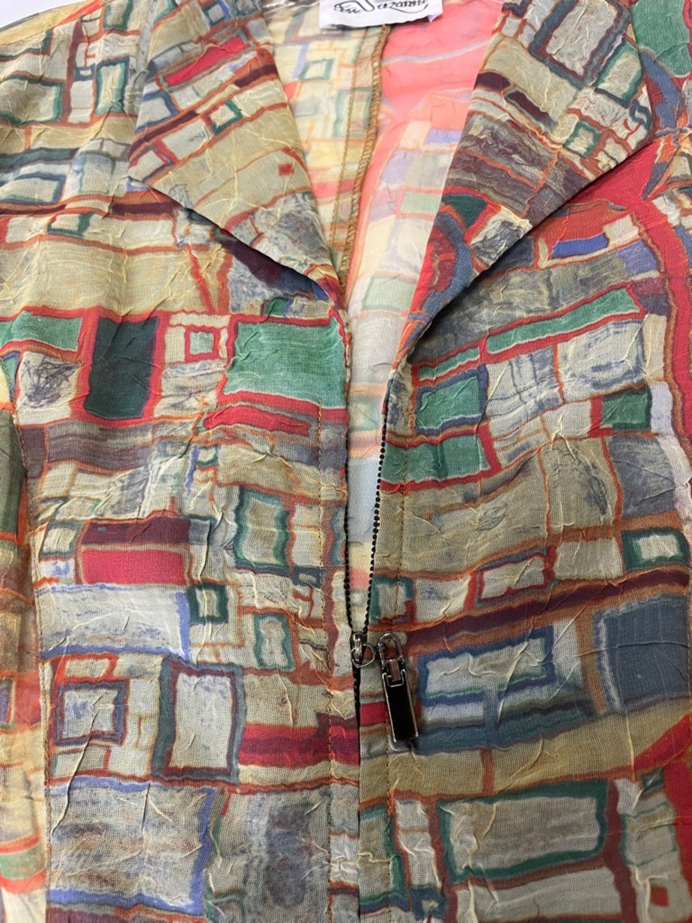 Vintage-Inspired Multicolor Patterned Shear Zip Up Blouse - Picture 3 of 8
